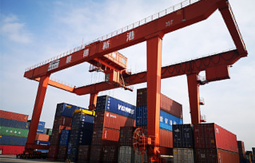 HV500变频器应用于港口集装箱行走天车