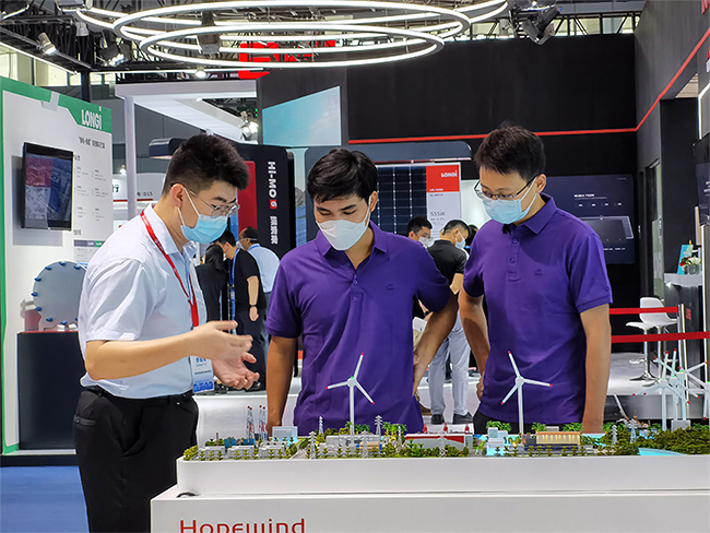 圳撼来袭  888集团官网正版电气携绿色能源解决方案亮相清洁能源博览会 (3).jpg
